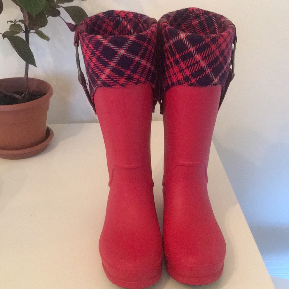 Crocs rain boots red size 5